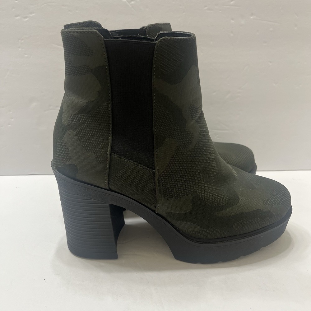 Soda Green Camouflage Chelsea Ankle Boots Black Chunky Heel Pull On Women's 7